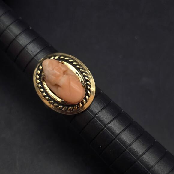 Vintage Peach Carved Cameo Ring Gold Tone Size 6.5 Adjustable - Picture 9 of 11